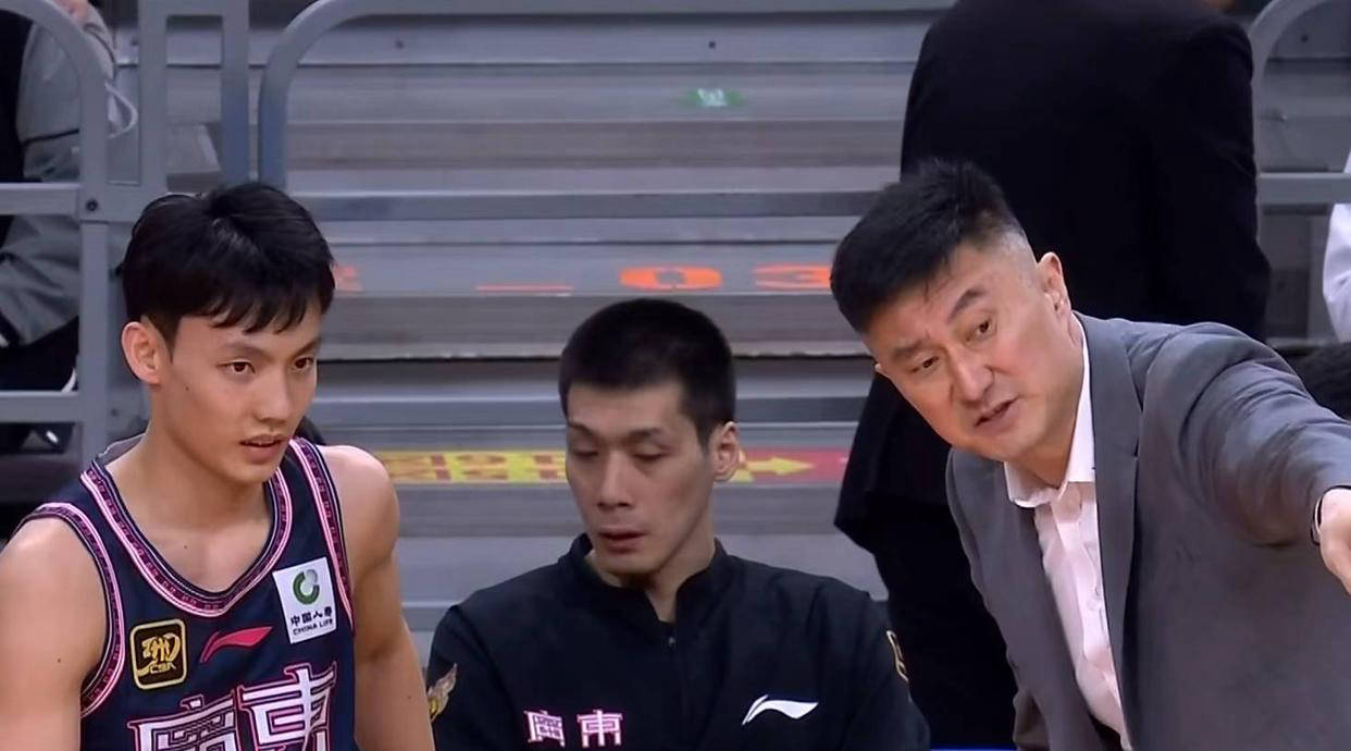 主教练因为球队不佳表现遭到质疑 主教练因为球队不佳表现遭到质疑