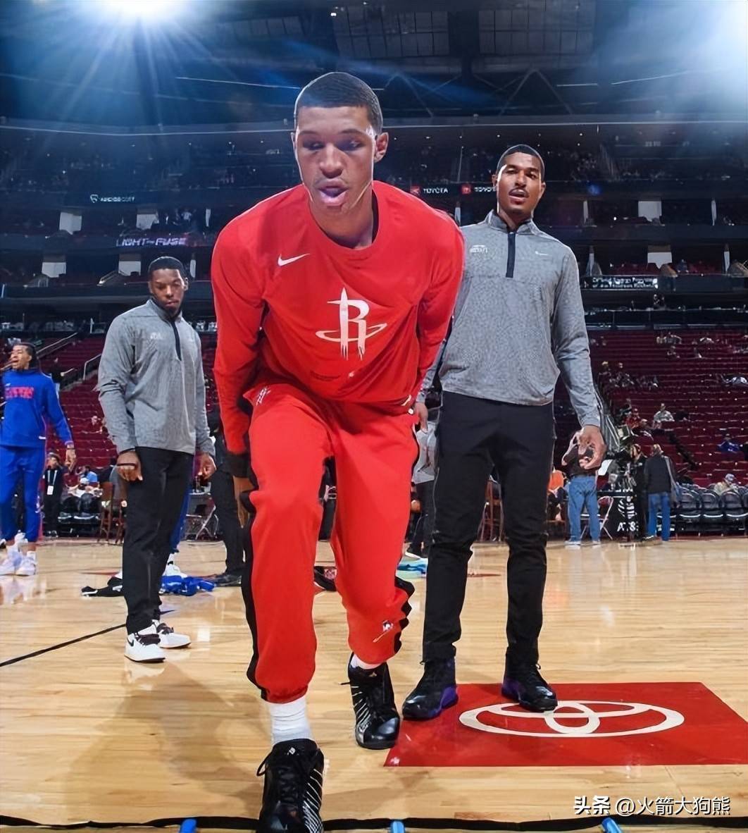 火箭前锋爆冷大号分效力五小时球队晋级西部决赛的简单介绍