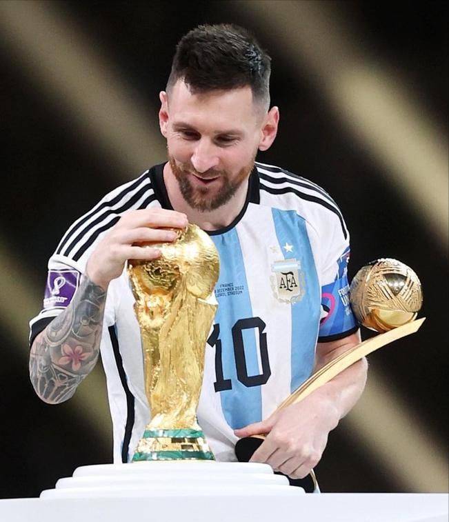 阿根廷足球巨星复出备战世界杯