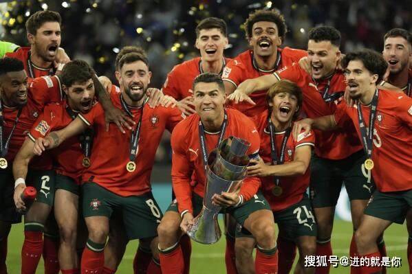 关于国足战平意大利队，C罗世界波破门欧冠的信息