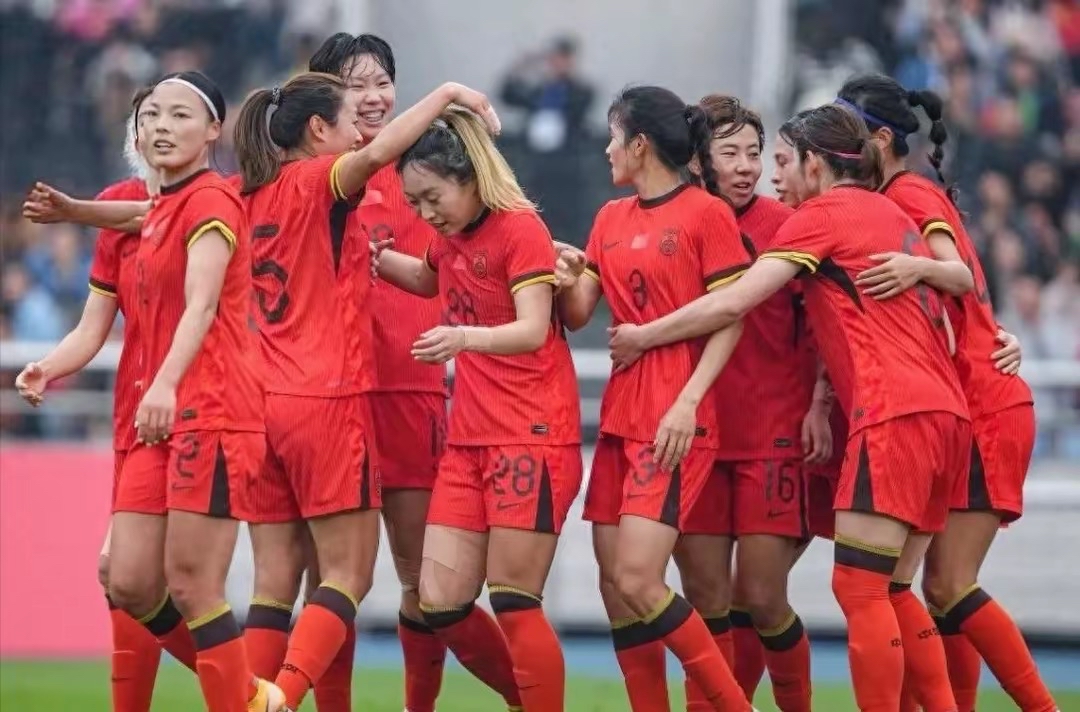 中国女足再次雄姿勃发，夺得冠军！