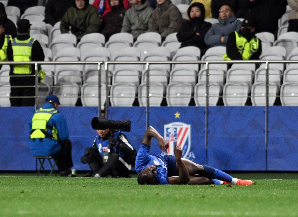 欧洲球队小前锋膝盖受伤退出赛季