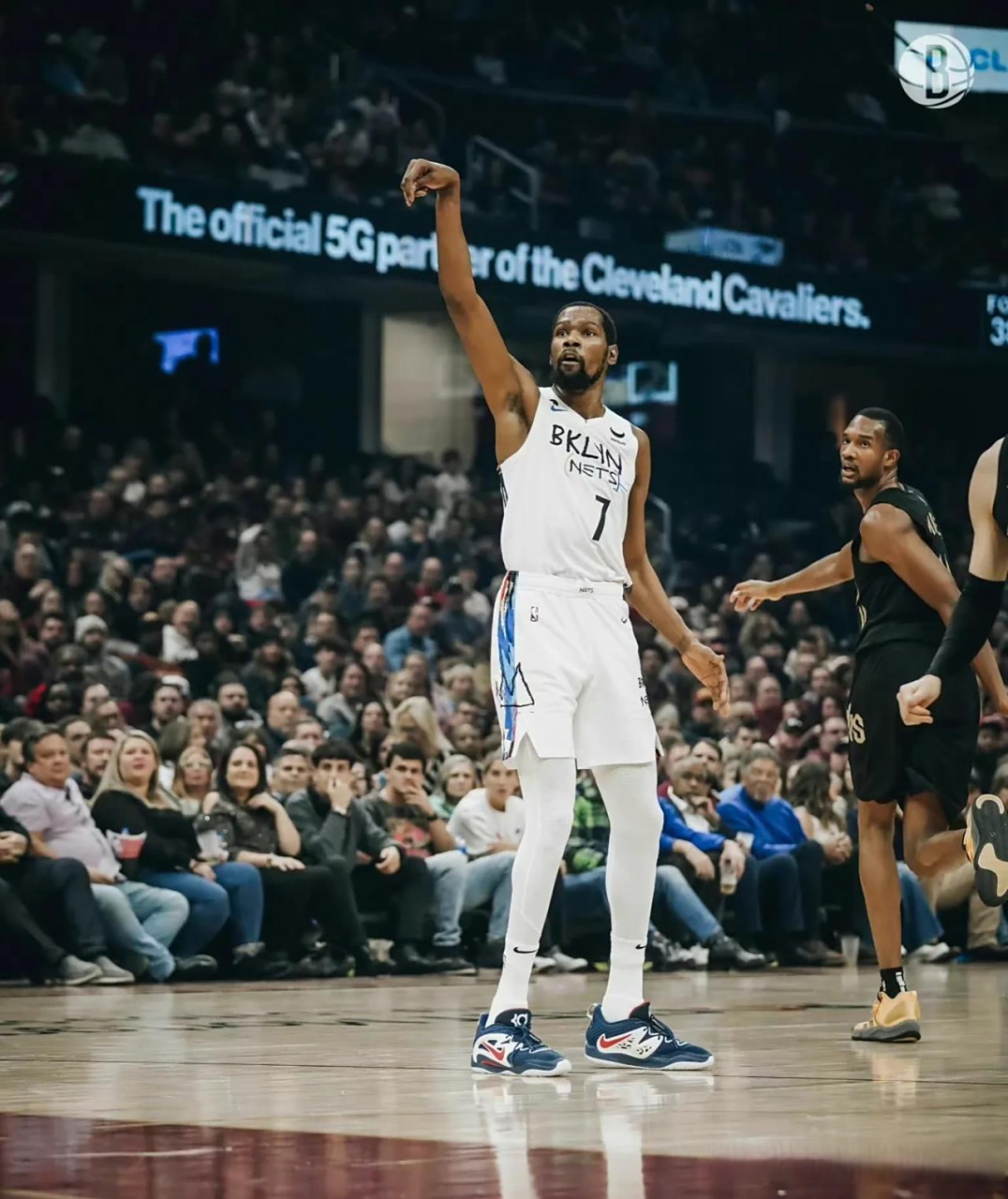 包含老鹰惨败步行者，三连败后排名下滑的词条