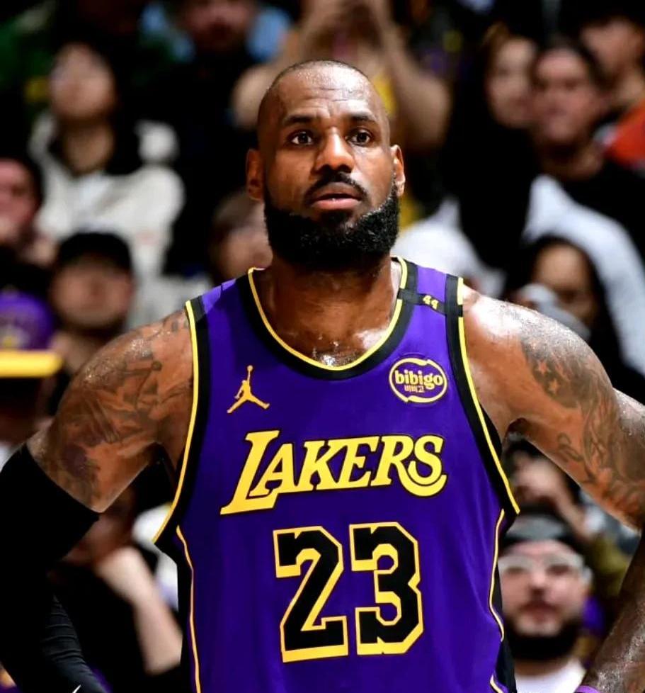 湖人逆袭步行者，詹姆斯一人独得40分的简单介绍