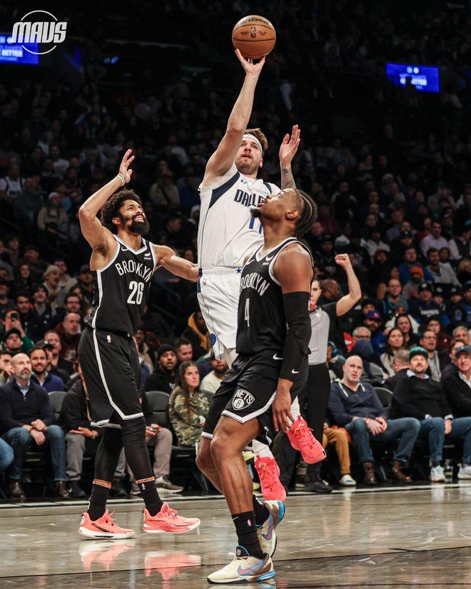 独行侠鏖战步行者，东契奇制霸全场