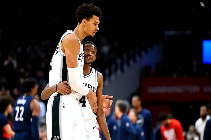 包含活塞大胜马刺，沃克23+10完美表现的词条