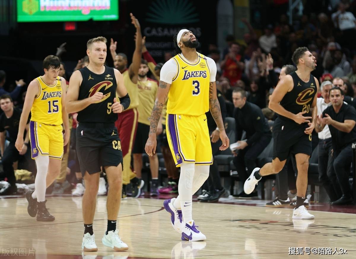湖人大胜骑士，詹姆斯砍下34分