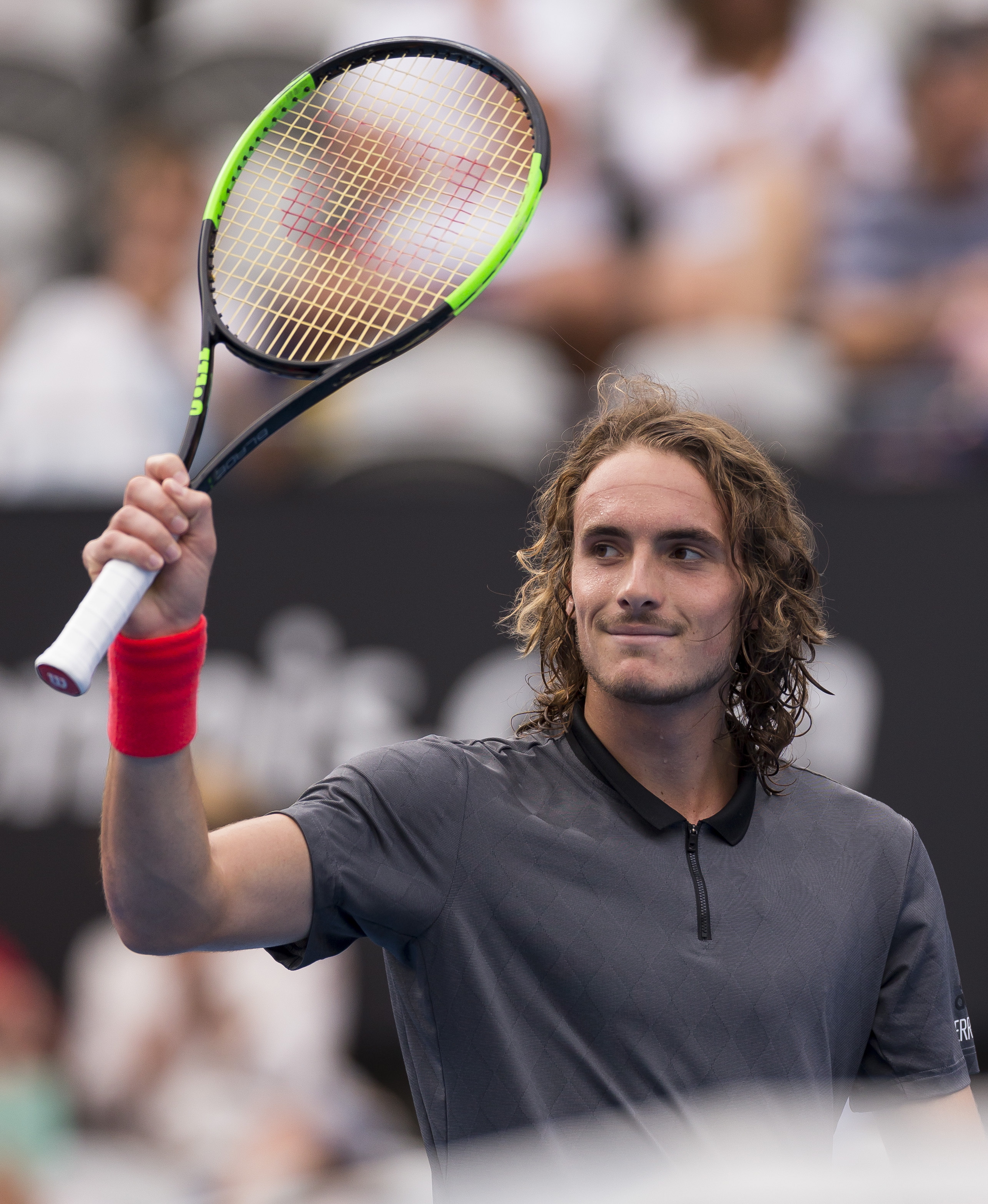 西班牙网球队绝杀世界网球队，西西帕斯爆发神勇的简单介绍