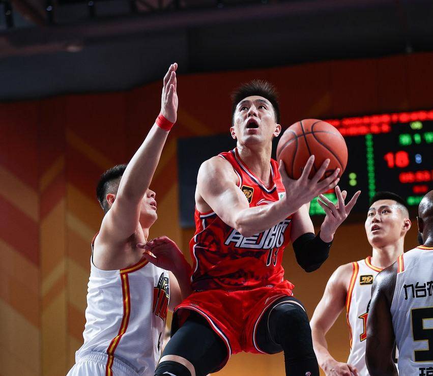 山西队轻取山东队，郭艾伦状态火热