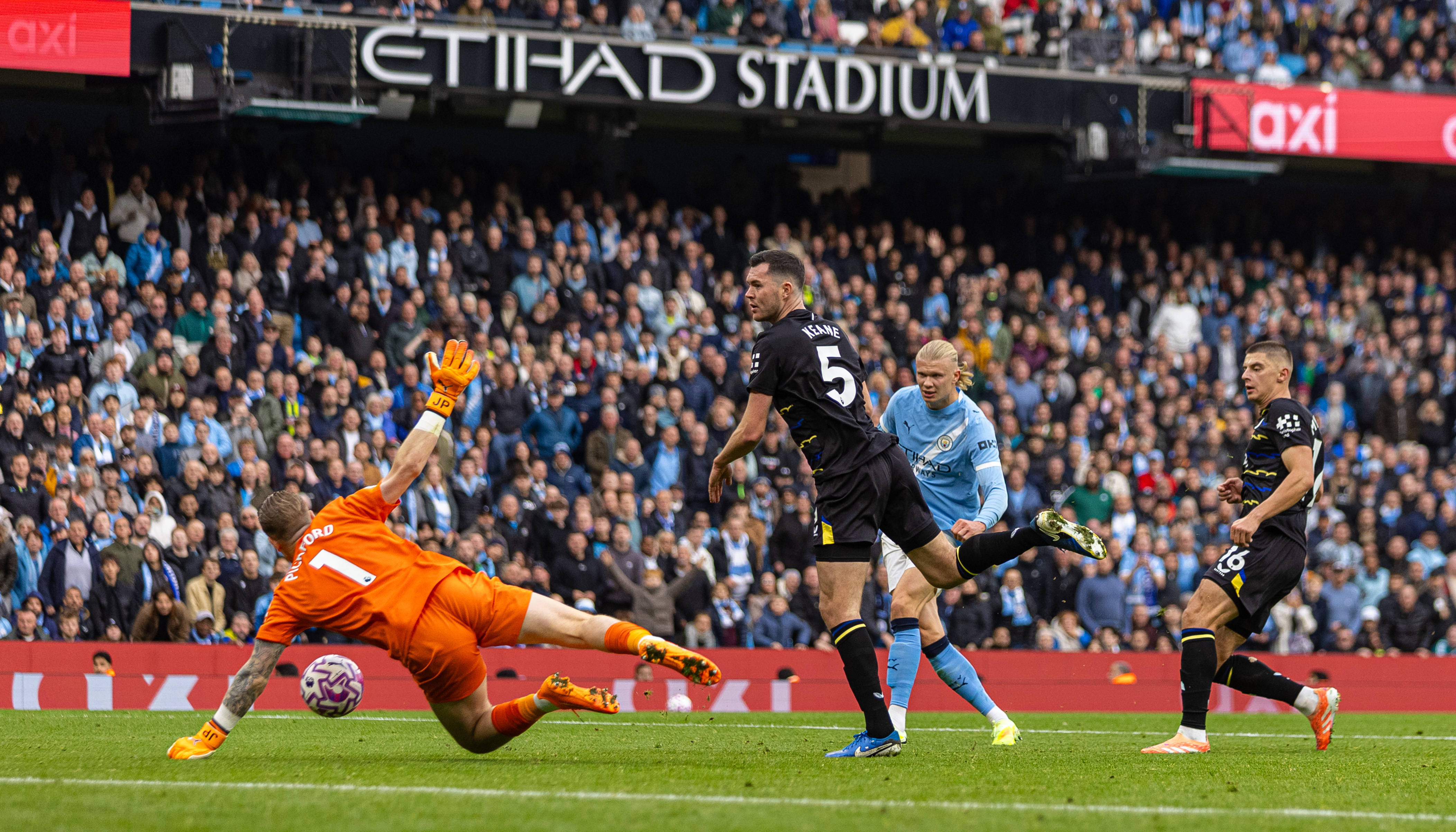 曼城险胜墨西哥，皮克统治全场