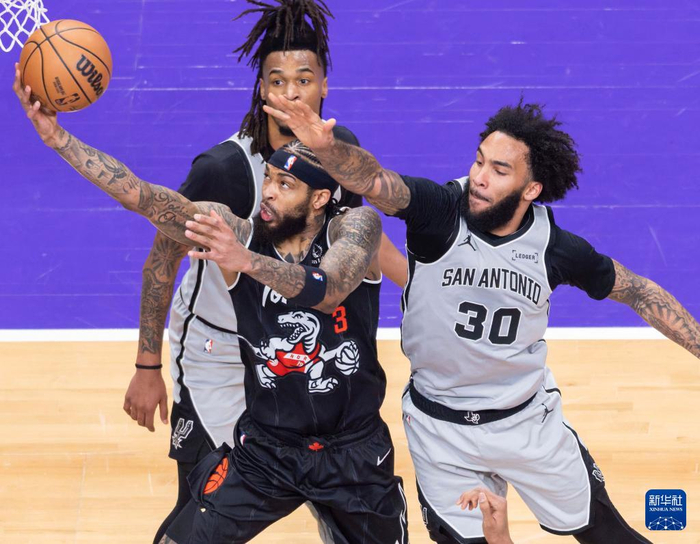 英格拉姆比赛走势一手掌控,深圳队打穿马刺 英格拉姆比赛走势一手掌控,深圳队打穿马刺