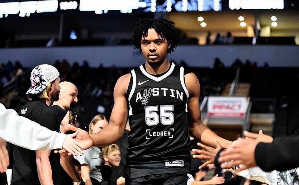 英格拉姆比赛走势一手掌控,深圳队打穿马刺 英格拉姆比赛走势一手掌控,深圳队打穿马刺